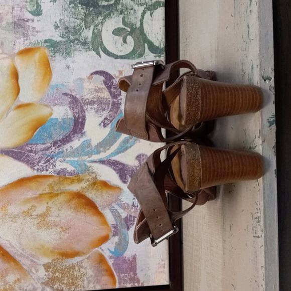 Sofft, Mauve&Silver, Heeled, Leather Sandals With Adjustable Buckle Straps - Picture 6 of 13